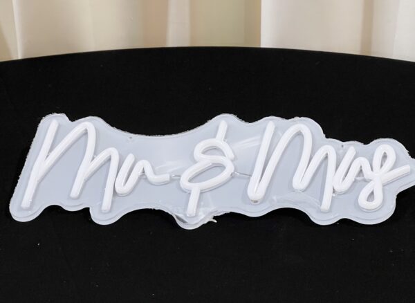Neon Sign "Mr & Mrs"